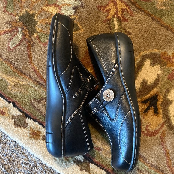 Clarks Sixty Delta Black Slip on Shoes NIB women’s 6 - Picture 3 of 8